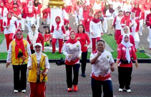 Ketua DPRD Sukabumi Apresiasi Antusiasme Masyarakat Ikuti Senam Dalam Rangka HUT RI KE-81