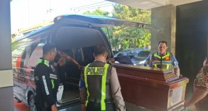 DVI Polda Jatim Serahkan Jenazah Kelima Korban KM Mutiara Sentosa II