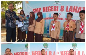 144 Siswa SMP Negeri 8 Lahat Terima Bantuan Seragam Sekolah Gratis