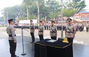 Kapolresta Pontianak Pimpin Upacara Serah Terima Jabatan Kasat Intelkam dan Kabag SDM