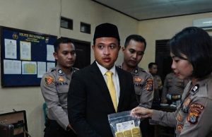 Status Penahanan Naik, Politisi Golkar Sintang Pasrah Digelandang ke Rutan Usai OTT Emas Ilegal