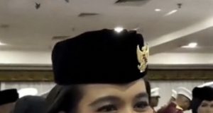 Kebanggaan Kalimantan Barat: Perjalanan Inspiratif Celine Olivia Apriani Theo, Pembawa Baki Bendera Pusaka di Istana Merdeka