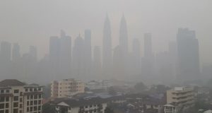 Langit Kuala Lumpur Meredup, 591 Sekolah Libur Akibat Impor Asap Kalimantan Laporan Langsung dari KL: Darurat Asap Mengancam Kesejahteraan dan Pendidikan di Malaysia