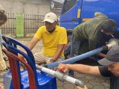 Yayasan Rudi Dewi Marhali dan Man Besi Salurkan Bantuan Air Bersih Siap Minum di Parit Mayor