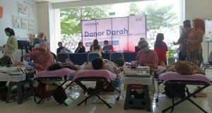 Dari Jurnalis untuk Kemanusiaan, AMKI Karawang Donor Darah di Primaya Hospital