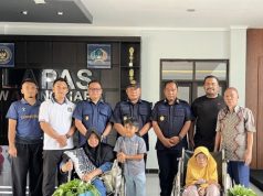 Lapas Kelas IIA Warung kiara Gelar Program Kunjungan Khusus Bagi Lansia, Sekaligus Bagikan Sembako Kepada Keluarga Warga Binaan yang Berkunjung