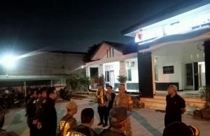 Babinsa TNI AD Bersama Muspika Kecamatan Karawang Gelar Apel di Kelurahan Palumbonsari
