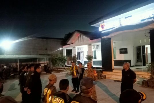 Babinsa TNI AD Bersama Muspika Kecamatan Karawang Gelar Apel di Kelurahan Palumbonsari