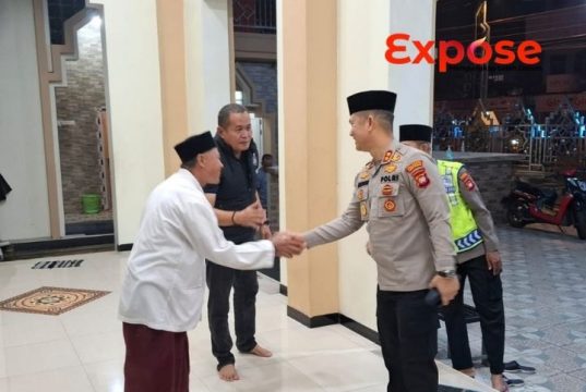 Subuh Keliling di Pontianak Utara, Wakapolresta Ajak Warga Jaga Kamtibmas dan Ingatkan Layanan 110